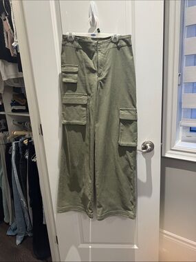 Aritzia Cargo Pants